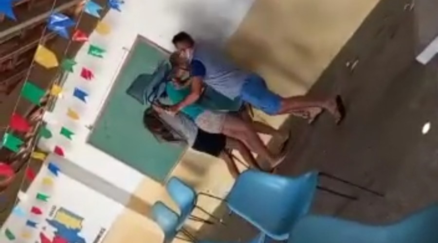 VÍDEO: Em posto de vacina, atual e amante brigam por “Ricardão”