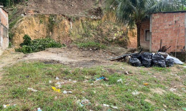 Homem limpa terreno e acaba baleado por traficantes na Zona Norte