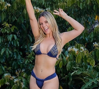Aos 43 anos, Carla Perez posa de biquíni e ostenta corpo perfeito; veja fotos