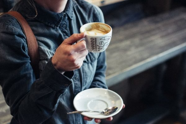 Beber muito café pode aumentar risco de demência, aponta estudo