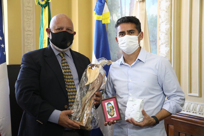 David Almeida assina termo de cooperação com El Salvador para ampliar parceria econômica e turística entre as capitais