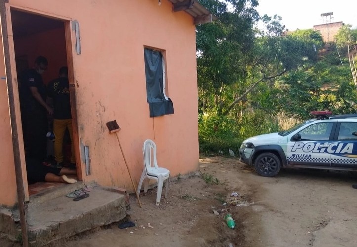 Pistoleiros matam mulher e babá dentro de casa no AM