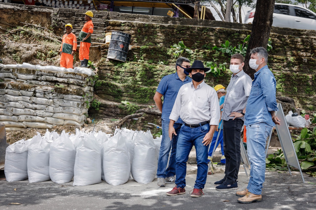Prefeitura inicia recuperação de contenção no Parque 10