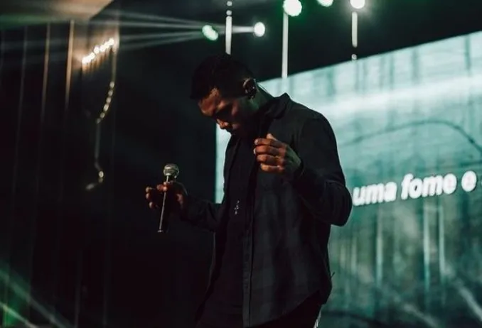 Cantor gospel baleado em assalto morre em hospital de Manaus