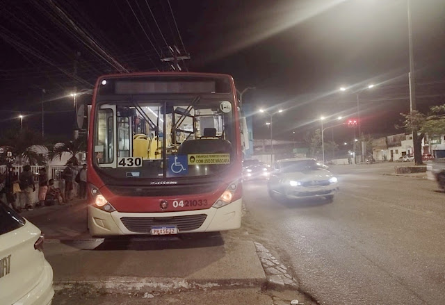Criminosos são presos após fazerem motorista de ônibus refém e tentar fugir da Polícia no Tarumã
