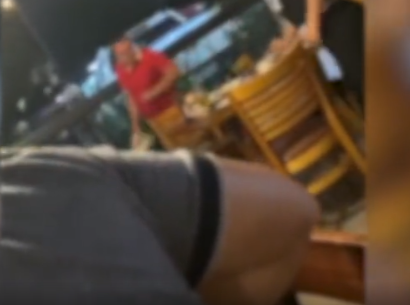 Mulher flagra marido com amante em churrascaria e arma tremendo barraco; veja vídeo