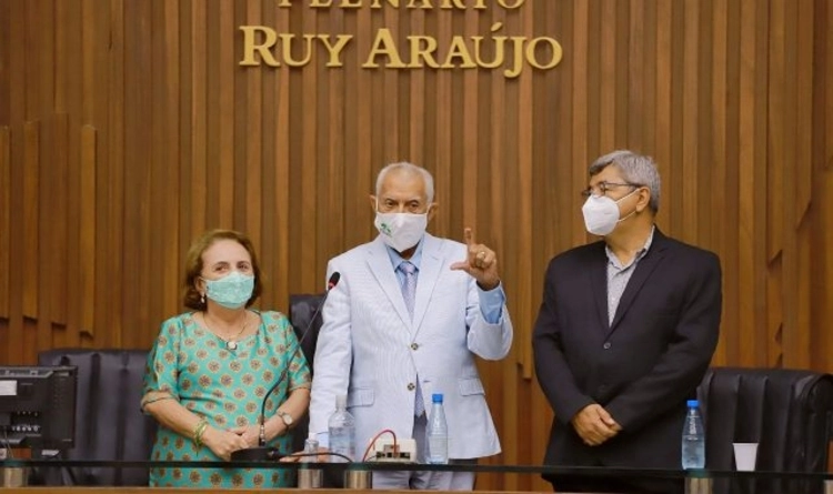 Médico diz na Aleam que melhor lubrificante vaginal é a saliva