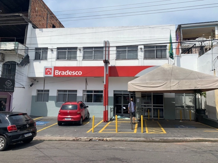 Criminosos atiram contra agência do Bradesco em Manaus