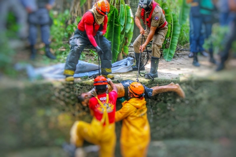 Homem achado em igarapé teve rosto retalhado a golpes de terçado em Manaus