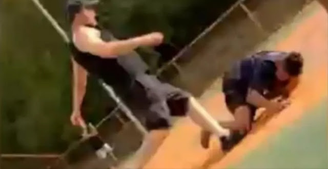 Vídeo: Homem espanca adolescente por causa de assovio