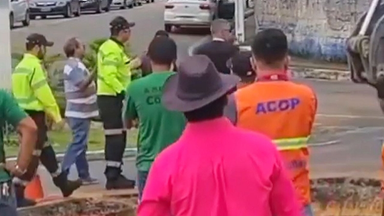 Veja vídeo: Agente de trânsito é agredido por motorista em Manaus