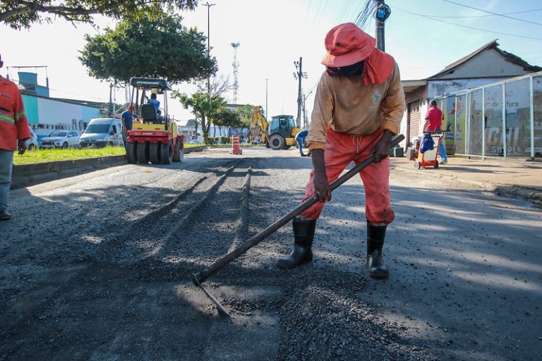 Prefeitura revitaliza asfalto de grandes avenidas de Manaus