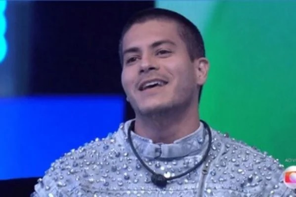 Vencedor do BBB 22, Arthur Aguiar já faturou cinco vezes o valor do prêmio principal do reality. Entenda