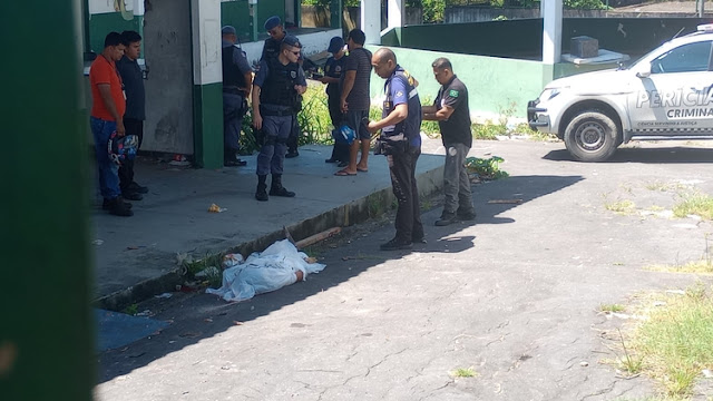 Vídeo: homem morre após ser agredido a pauladas e pedradas na zona Leste