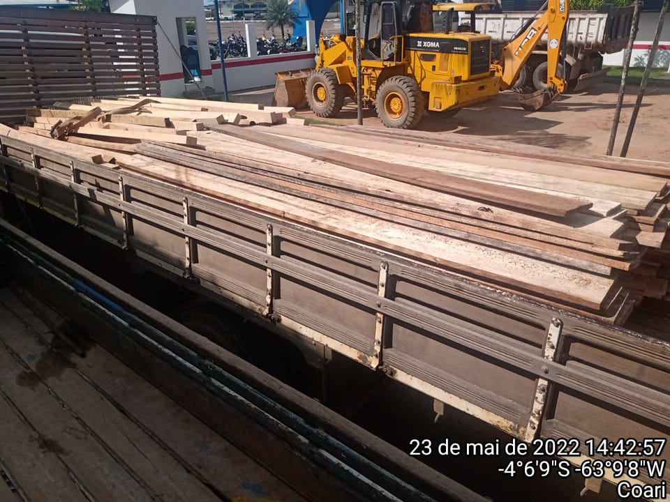 Coari- Prefeito Keitton Pinheiro constrói mais de 1.500 metros de pontes em áreas inundadas