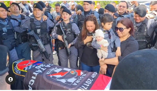 Sob forte comoção, familiares, amigos e colegas de farda se despedem de cabo da polícia militar; assista