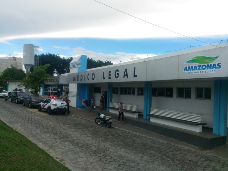 Jovem é perseguido e executado com vários tiros em beco de Manaus