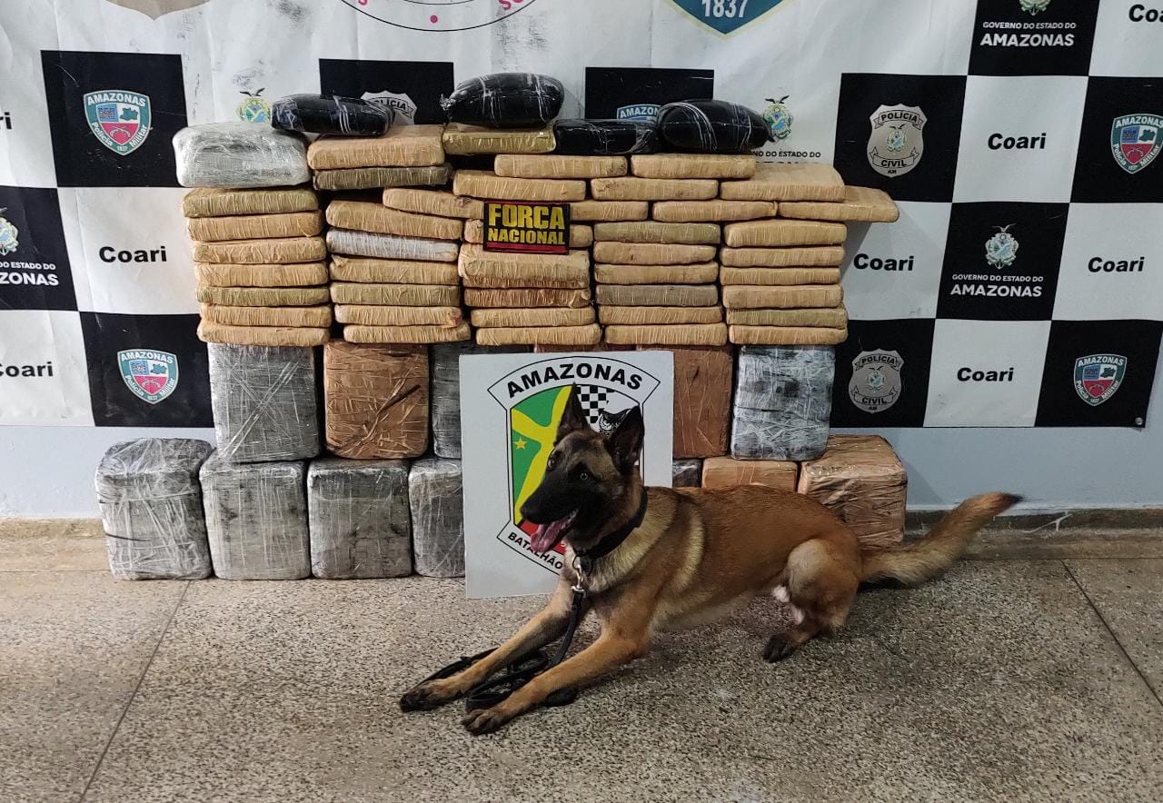 Operação apreende 111 quilos de maconha dentro de barco em Coari