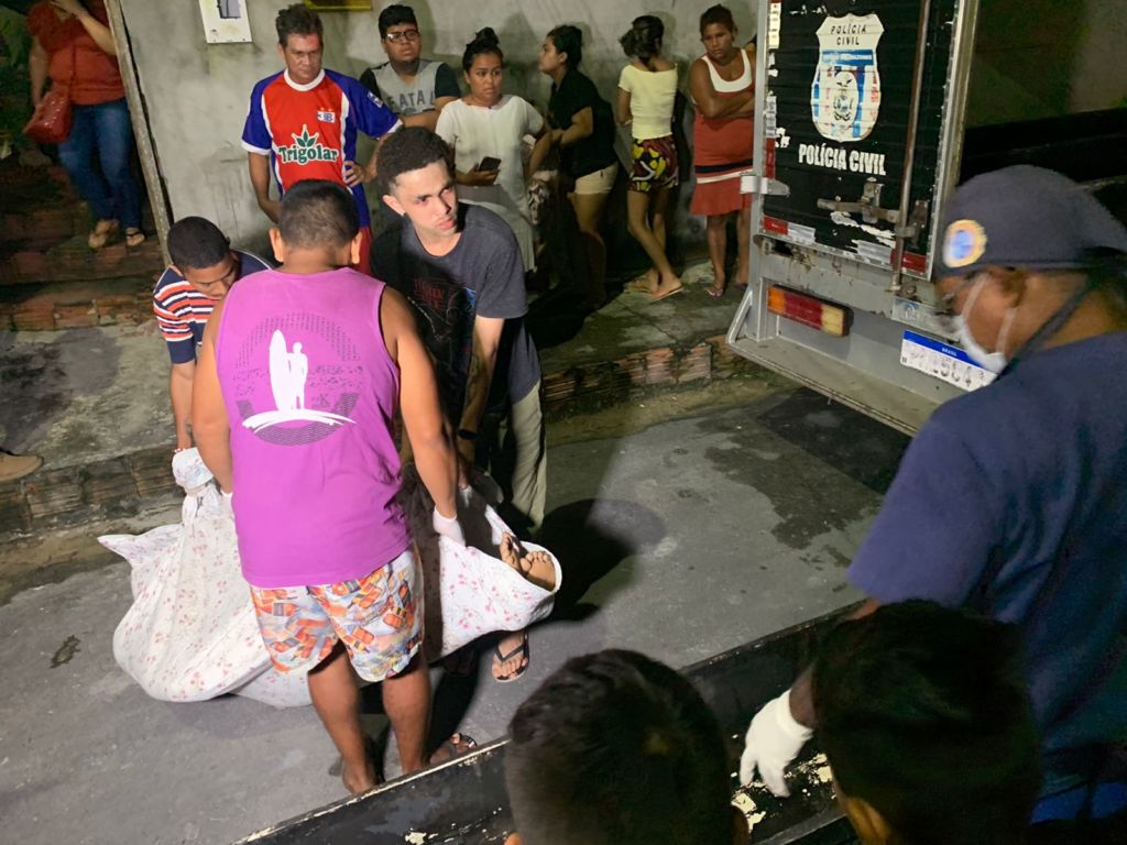 Homem é morto pela companheira com facada no peito; veja vídeo