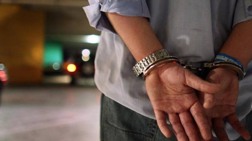 Homem é preso após ser flagrado por policiais fazendo sexo com adolescente dentro de carro em Manaus