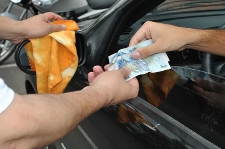 Flanelinha esfaqueia ‘colega’ durante briga por pagamento no Centro de Manaus
