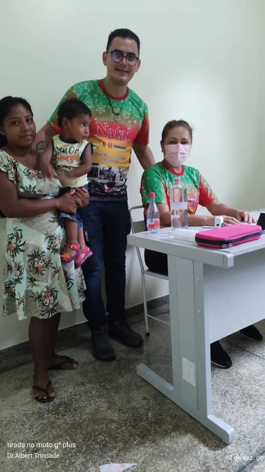 Aleam entrega Medalha Ruy Araújo a Albert Trindade, presidente do Projeto Filhos de Maués