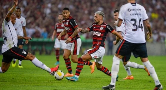 Flamengo domina o Athletico, mas fica no empate sem gols pelo jogo de ida das quartas da Copa do Brasil