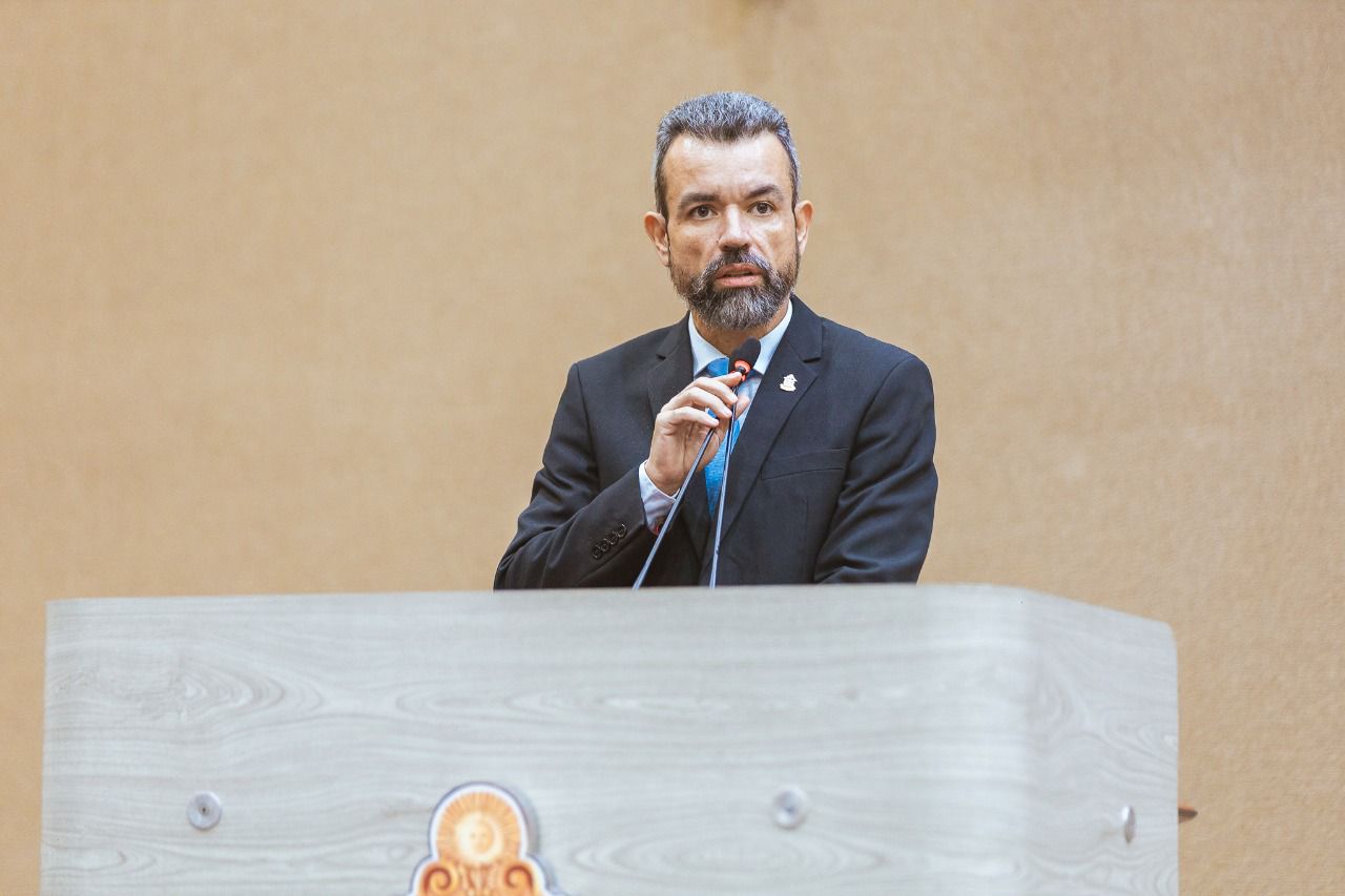 Peixoto pede pavimentação no Tarumã após ouvir moradores durante agenda parlamentar