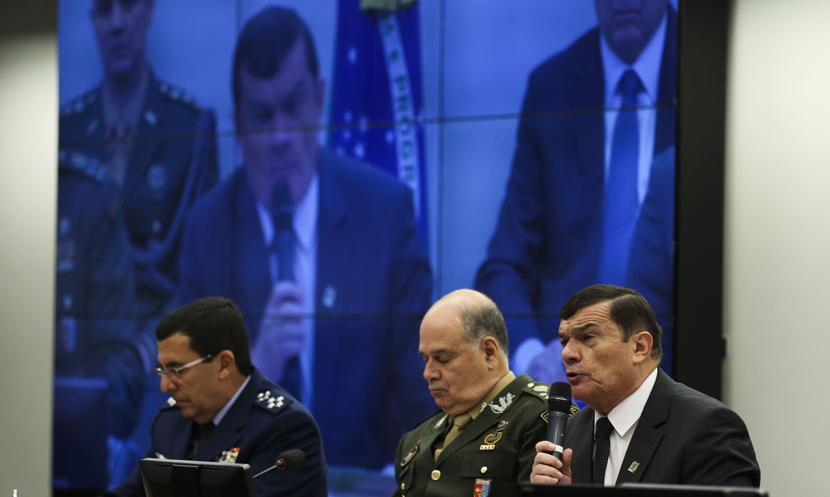 Ministro da Defesa diz que militares não duvidam do sistema eleitoral, mas defende ‘aperfeiçoamento’