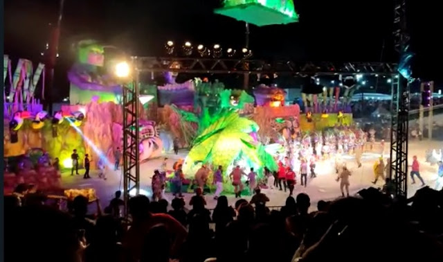 Vídeos: Alegoria despenca e deixa brincantes feridos durante Festival de Cirandas em Manacapuru