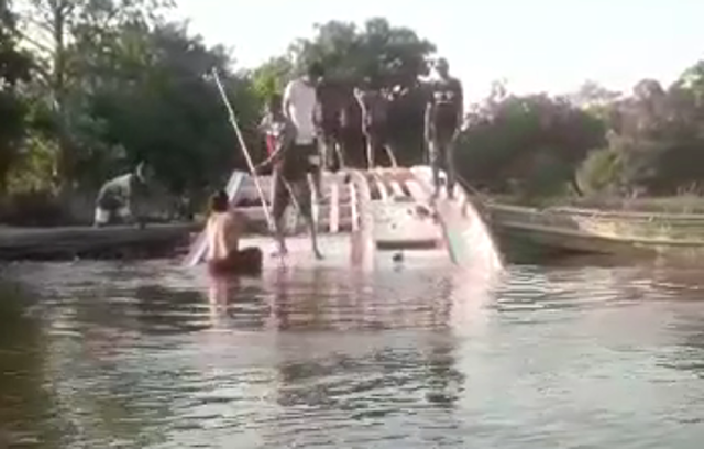Vídeo: Três pessoas morrem durante naufrágio de embarcação no Amazonas