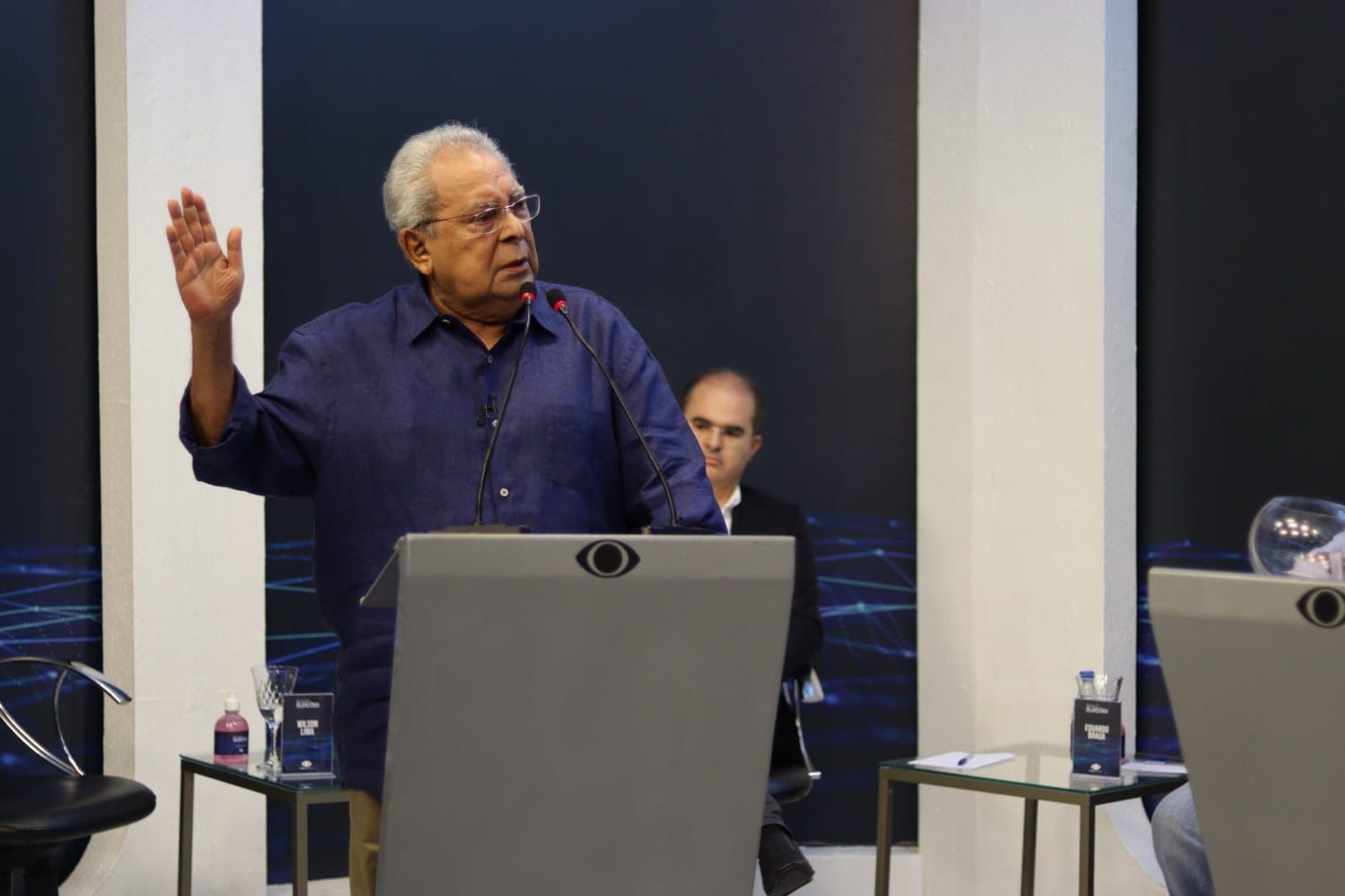 Amazonino diz que cadeira vazia em debate é a imagem do governo de Wilson Lima