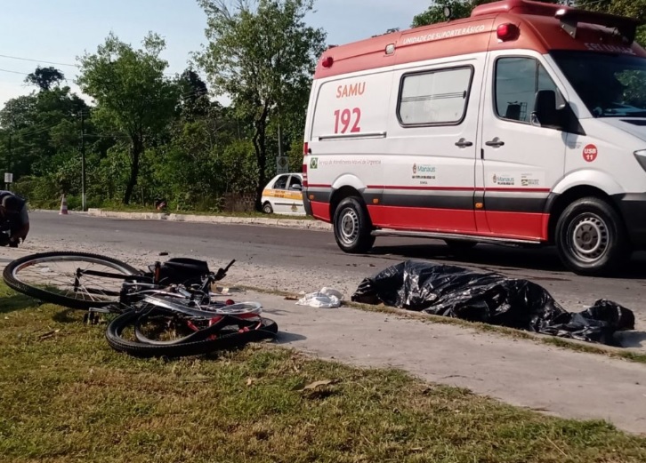 Homem morre atropelado após ser arrastado por mais de 40 metros em Manaus