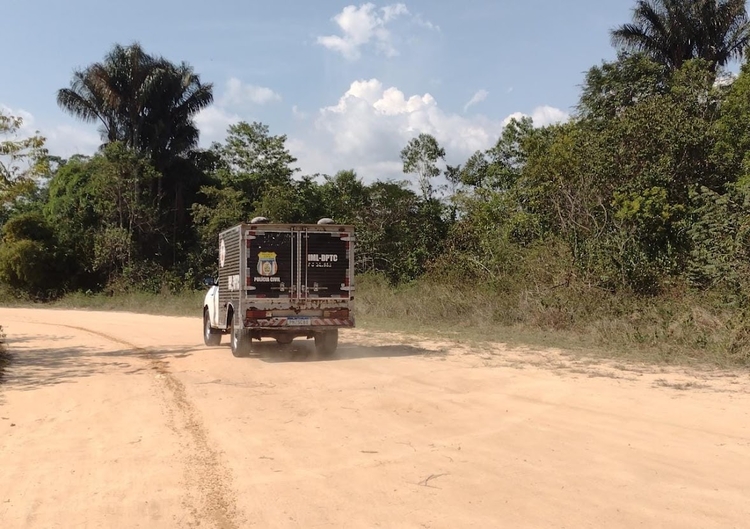 Com marcas de tiros, mãe encontra corpo de filho desaparecido no Amazonas