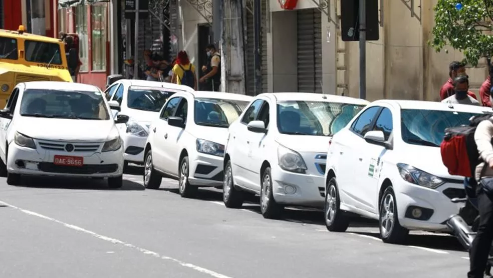 Mais de 3 mil taxistas são cadastrados para receber benefício em Manaus