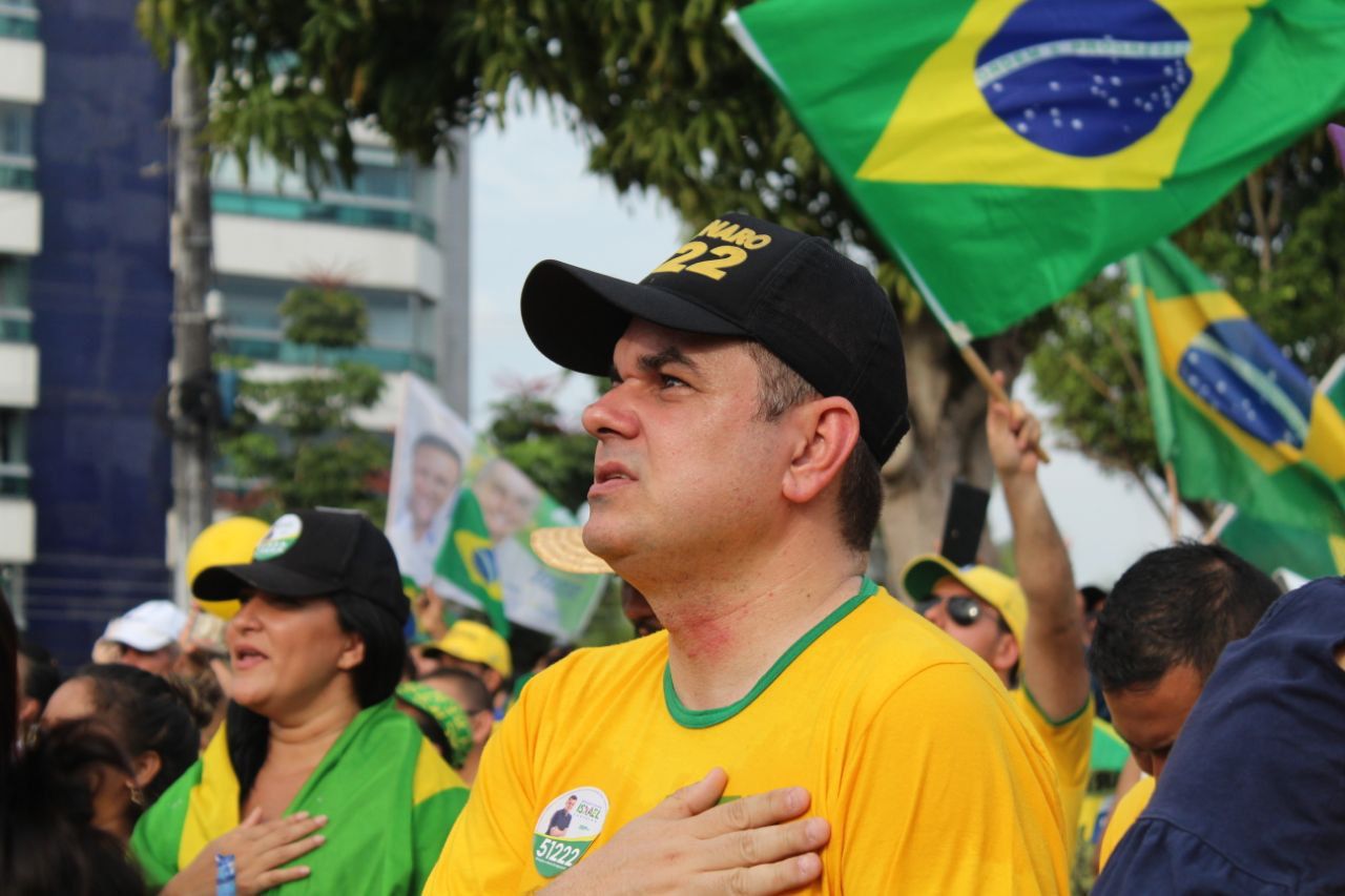Com a família, Israel Carvalho participa de ato pró-Brasil neste 07 de setembro