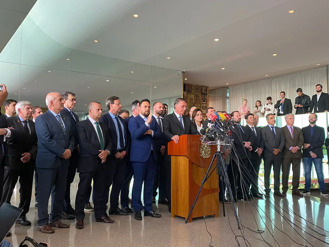 Em dois minutos de discurso Bolsonaro dá sinais de que vem Chumbo Grosso em breve