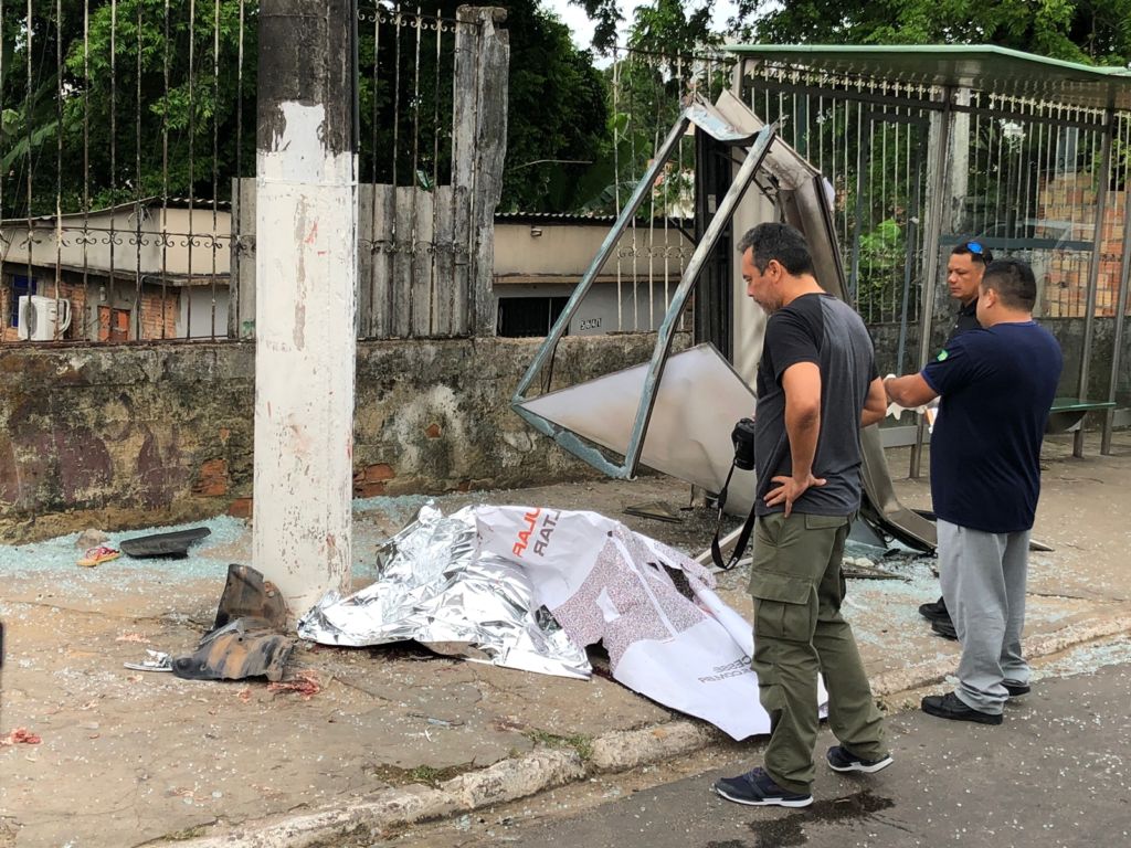Jovem que atropelou e matou mulher na parada de ônibus responderá em liberdade
