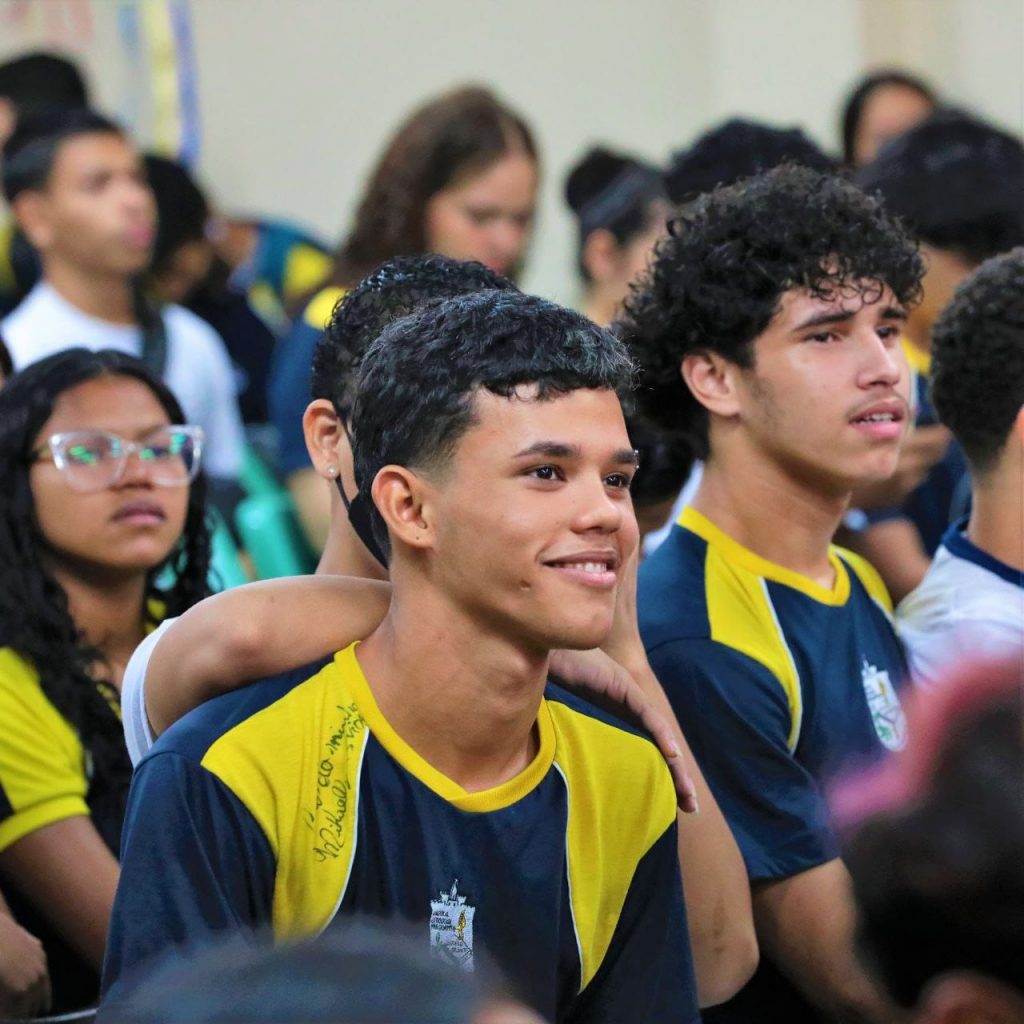 ‘Natal nos Cetis’: iniciativa do Governo do Amazonas leva magia do Natal para 6 mil estudantes do estado
