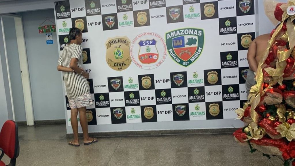 Dupla que vendia drogas aceitava pagamento no crédito e no débito