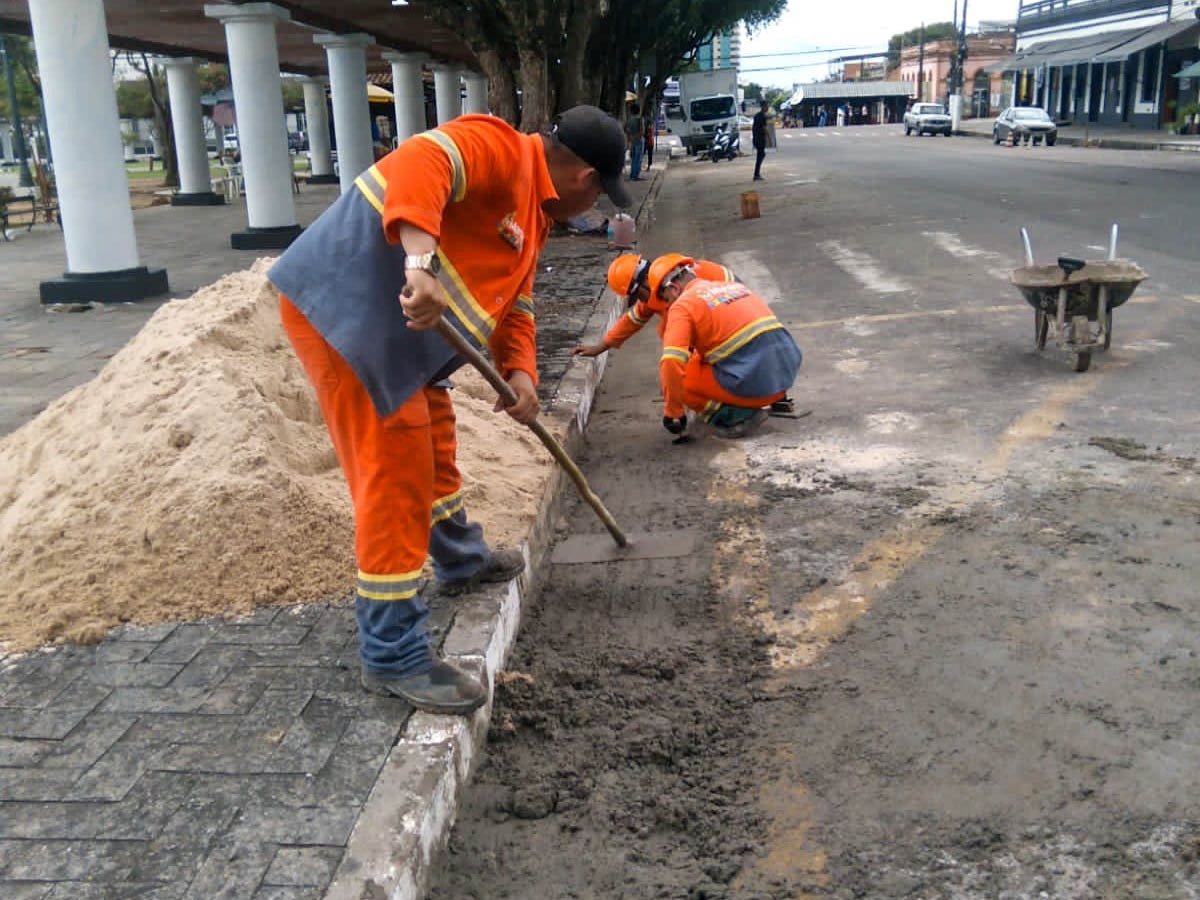 Prefeitura de Manaus recupera drenagem superficial da avenida Epaminondas