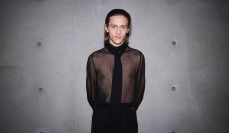 Astro da série ‘Wandinha’ é acusado de assédio sexual nas redes sociais