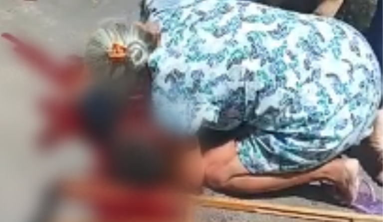 Homem de muleta é executado e mãe se desespera em Manaus