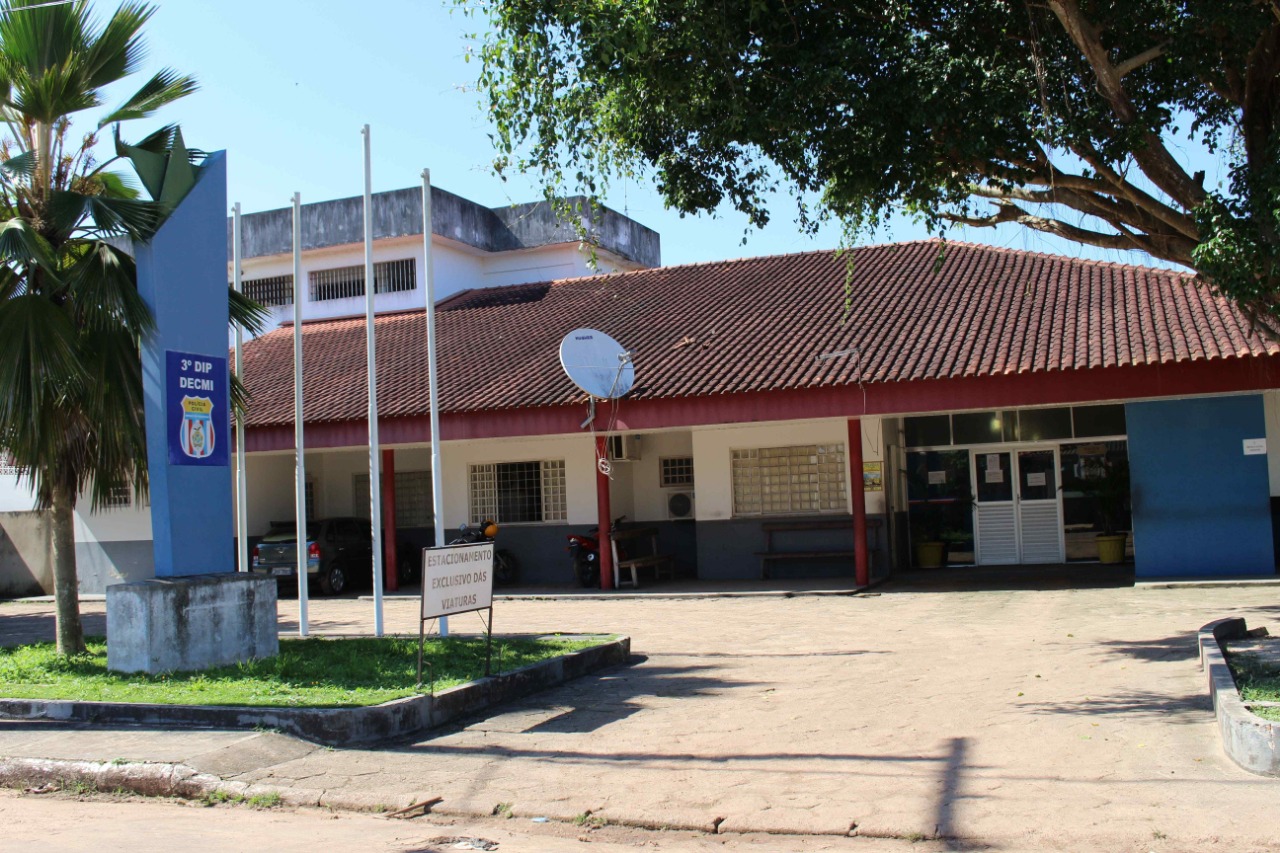 Professor é preso suspeito de estuprar suas alunas de 10 e 12 anos no AM