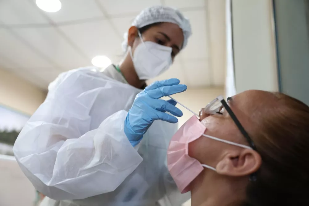Às vésperas do Carnaval, Amazonas registra forte aumento de casos de Covid-19