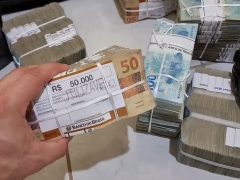 PF encontra R$ 3,2 milhões em sacos de lixo