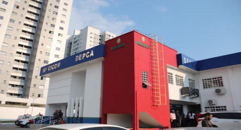 Em Manaus, zelador é preso suspeito de beijar aluno à força em banheiro de escola