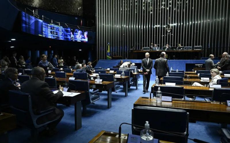 Senado reage ao STF e sugere tornar ilegal porte de qualquer quantidade de drogas