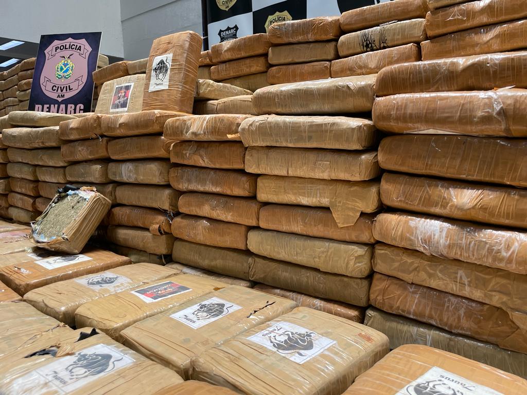 Polícia apreende caminhão com mais de meia tonelada de skunk em Manaus