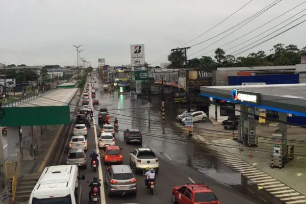 Torquato Tapajós fica completamente inundada nesta quinta-feira (vídeo)